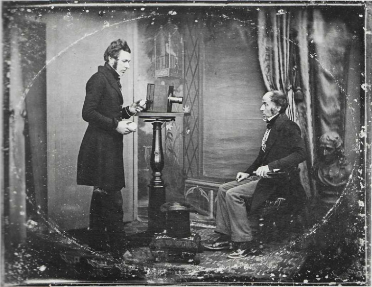 01-jabez-hogg-making-a-portrait-in-richard-beard_s-studio-unknown-photographer-1843