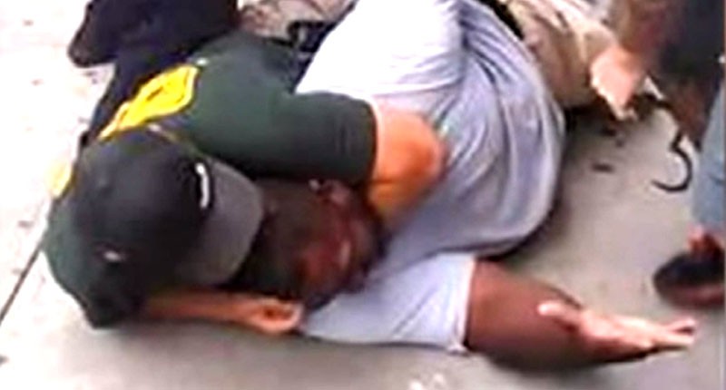 "I can't breathe". Ce sont les derniers mots prononcés par Eric Garner, mort durant cette arrestation, filmée par un passant à New York. Elle a donné lieu a de nombreuses manifestations.